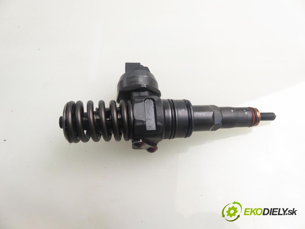 VW CADDY III Variant (2KB, 2KJ, 2CB, 2CJ) KOMBIVAN 2005 77,00 1.9 TDI - BJB 1896,00 Vstrekovač 038130073AG ; 0414720215 (Vstrekovač paliva)