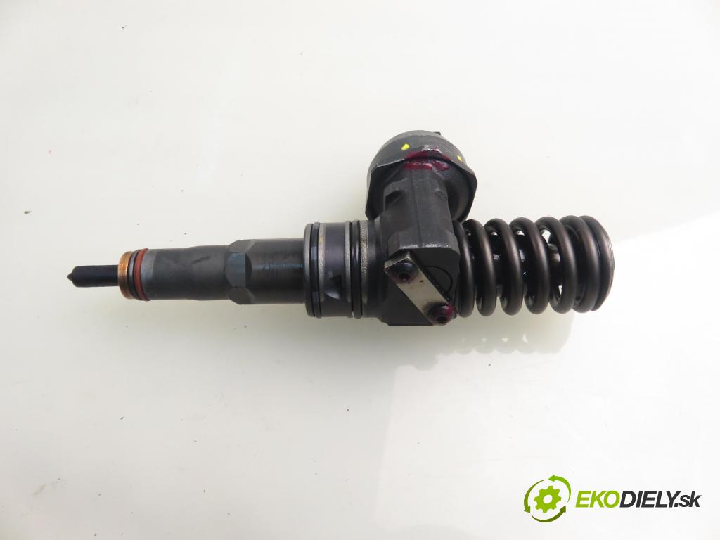 VW CADDY III Variant (2KB, 2KJ, 2CB, 2CJ) KOMBIVAN 2005 77,00 1.9 TDI - BJB 1896,00 Vstrekovač 038130073AG ; 0414720215 (Vstrekovač paliva)