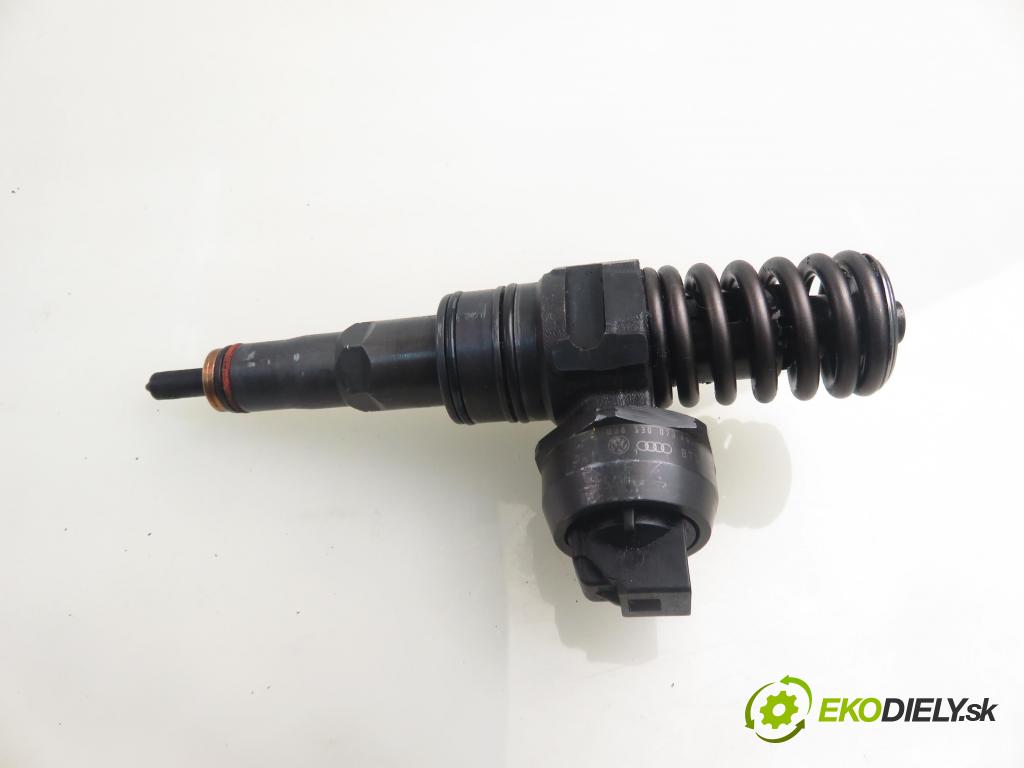 VW CADDY III Variant (2KB, 2KJ, 2CB, 2CJ) KOMBIVAN 2005 77,00 1.9 TDI - BJB 1896,00 Vstrekovač 038130073AG ; 0414720215 (Vstrekovač paliva)