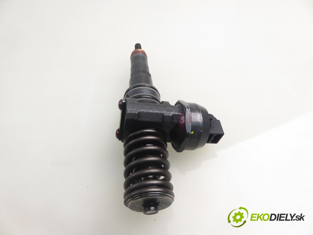 VW CADDY III Variant (2KB, 2KJ, 2CB, 2CJ) KOMBIVAN 2005 77,00 1.9 TDI - BJB 1896,00 Vstrekovač 038130073AG ; 0414720215 (Vstrekovač paliva)