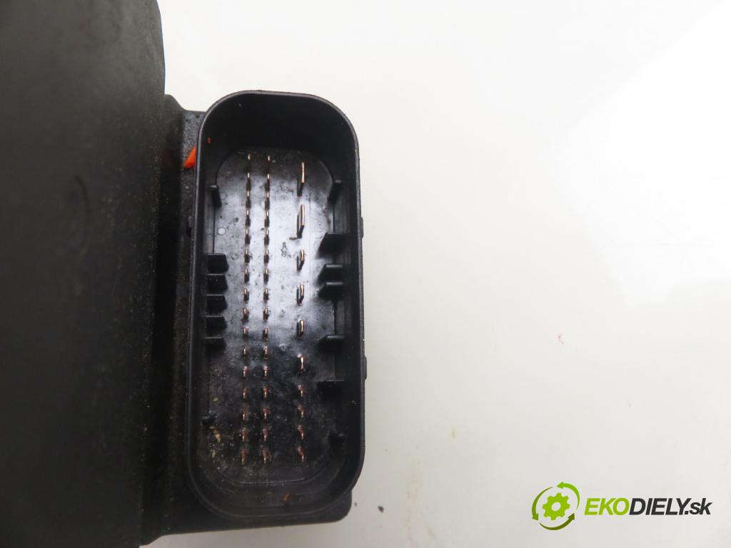 AUDI A4 (8E2, B6) SEDAN 2003 96,00 1.9 TDI PD 130 1896,00 pumpa ABS 0265950011 ; 0265225048 (Pumpy brzdové)