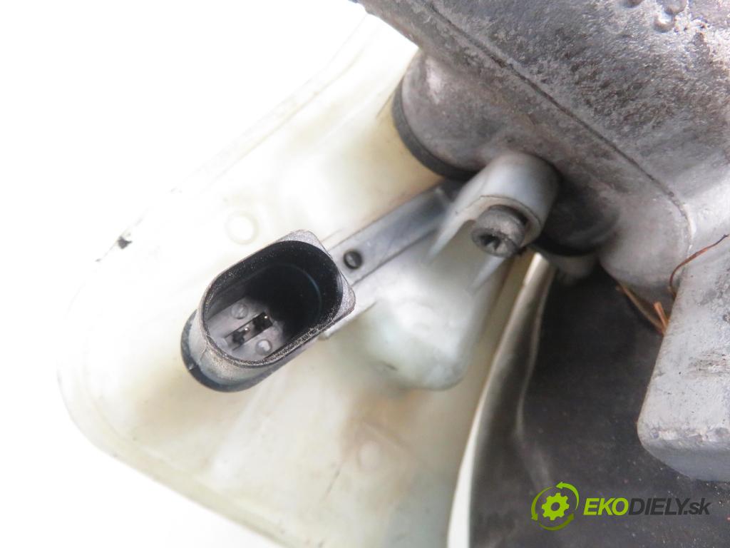 AUDI A4 (8E2, B6) SEDAN 2003 96,00 1.9 TDI PD 130 1896,00 posilovač 8E0612105M (Servočerpadlá, pumpy řízení)
