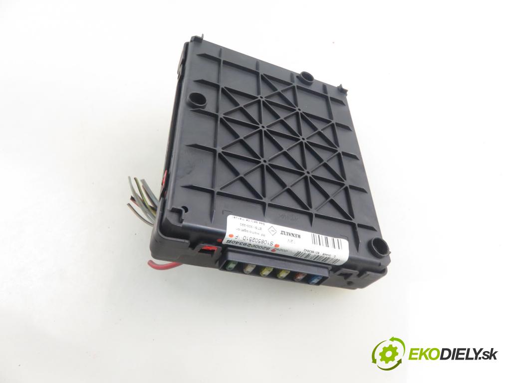 RENAULT MEGANE I (BA0/1_) HB 2001 70,00 1.4 16V 95 - K4J 750 1390,00 MODUL BSI 8200029340B ; S108502510F