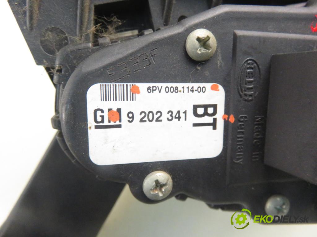 OPEL ZAFIRA A Nadwozie Wielkopojemne (MPV) (T98)  MINIVAN 2003 74,00 2.0 DTI 16V 101 - Y 20 DTH 1995,00 potenciometr plynového pedálu 9202341BT ; 6PV00811400 (Pedály)
