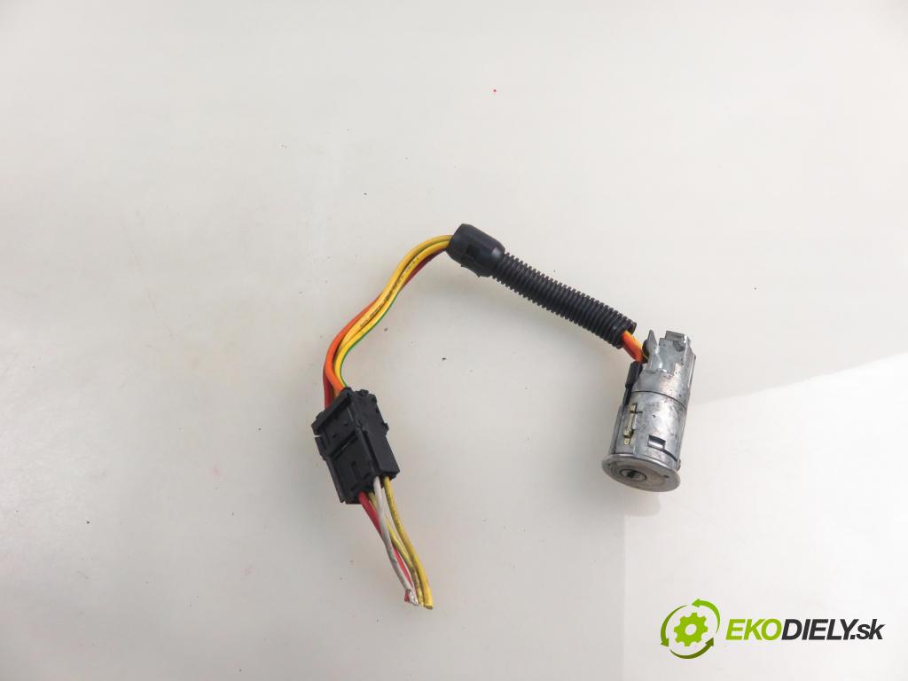 RENAULT MEGANE I (BA0/1_) HB 2001 70,00 1.4 16V 95 - K4J 750 1390,00 spinačka  (Spínacia skrinka)