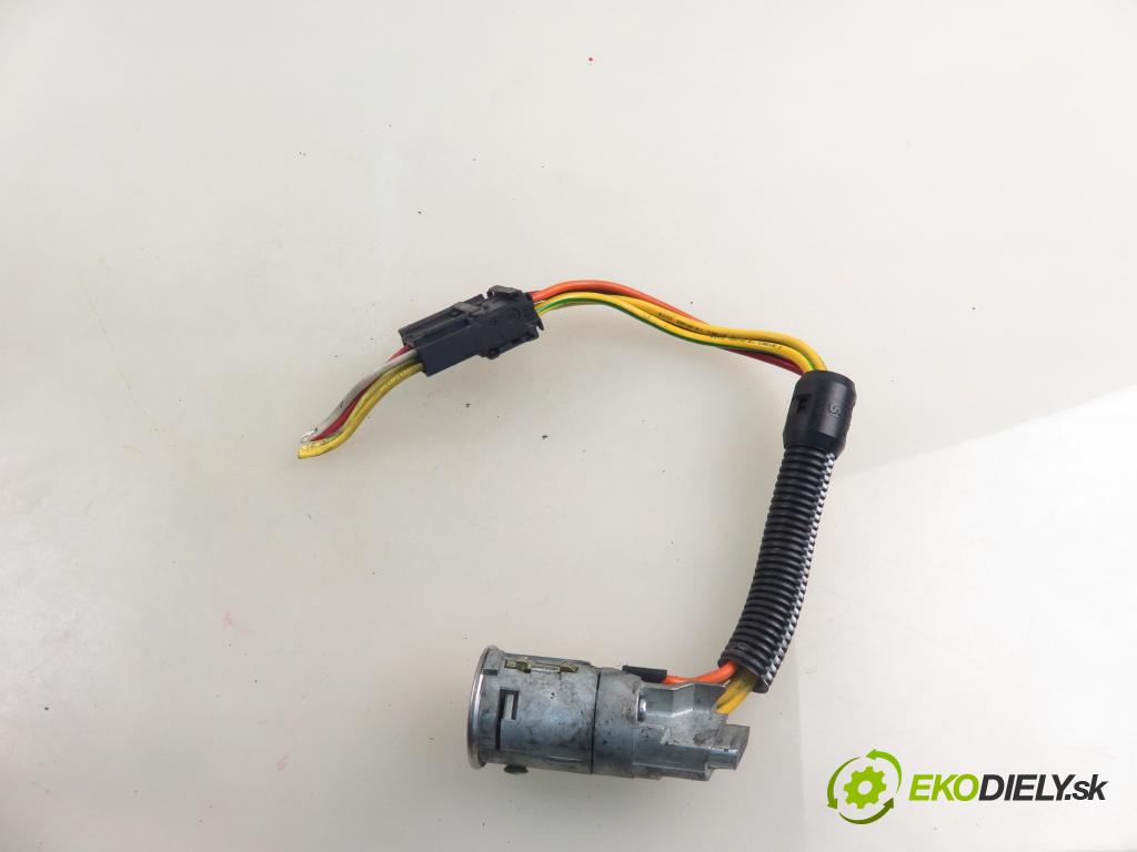 RENAULT MEGANE I (BA0/1_) HB 2001 70,00 1.4 16V 95 - K4J 750 1390,00 spinačka  (Spínacia skrinka)