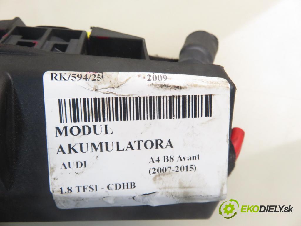 AUDI A4 Avant (8K5, B8) KOMBI 2009 118,00 1.8 TFSI - CDHB 1798,00 svorka 8J0915459 ; 8K0915181E ; 4F9915519