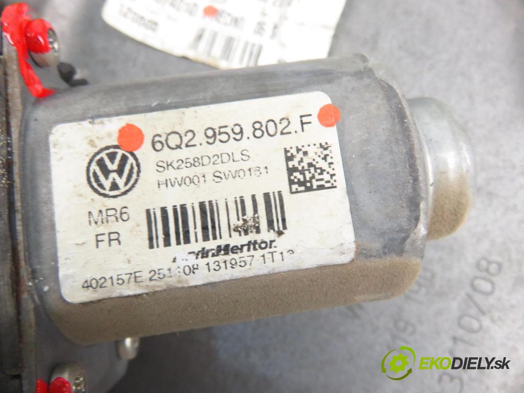SKODA ROOMSTER (5J) KOMBIVAN 2009 63,00 1.4 - BXW 1390,00 mechanismus oken 5J7837401D ; 6Q2959802F