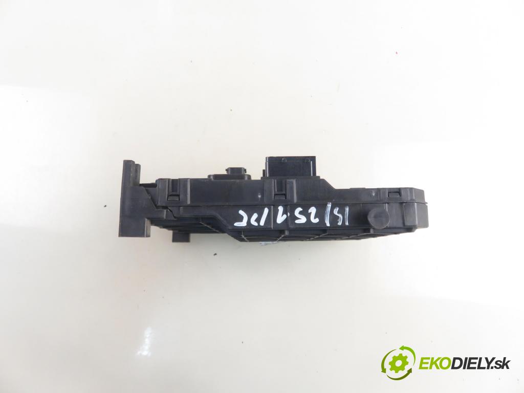 PEUGEOT 206 liftback (2A/C) HB 2002 440,00 1.1 i - HFX (TU1JP) 1124,00 MODUL BSI 9646777480
