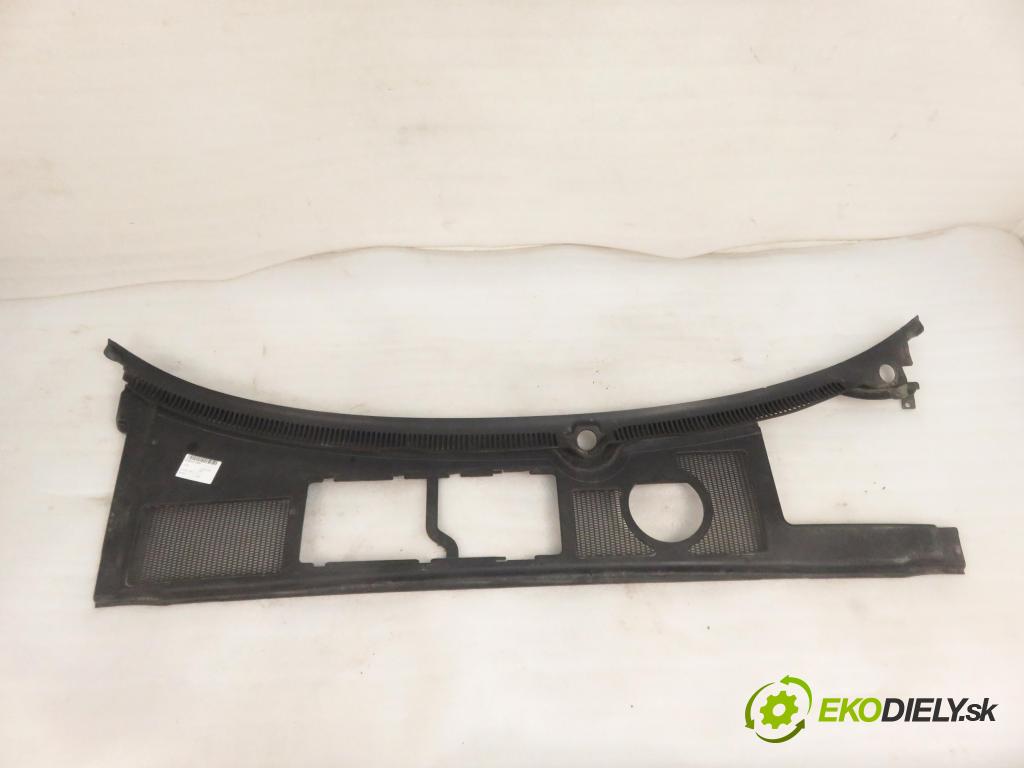 AUDI A4 (8E2, B6) SEDAN 2003 96,00 1.9 TDI PD 130 1896,00 Torpédo, plast pod čelné okno 8E1819417B ; 8E1819403 (Torpédo (plast pod čelným sklom))