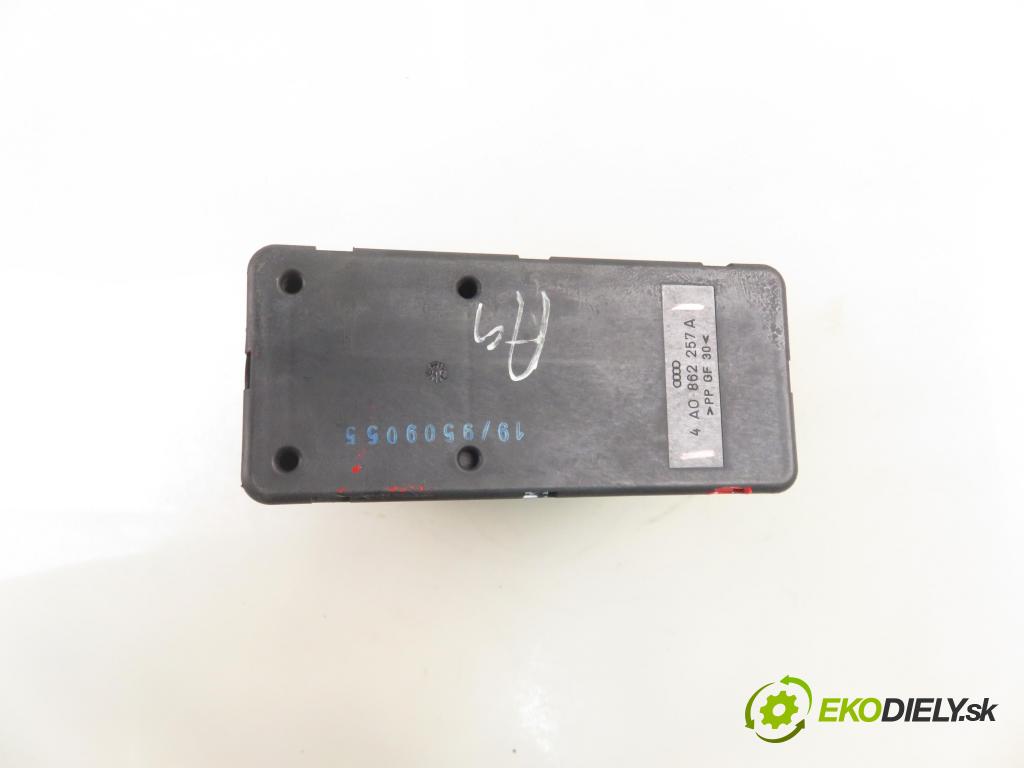 AUDI A4 (8D2, B5) SEDAN 1996 74,00 1.6 8V 100 - ADP 1595,00 pumpa zámku centrálneho 4A0862257A