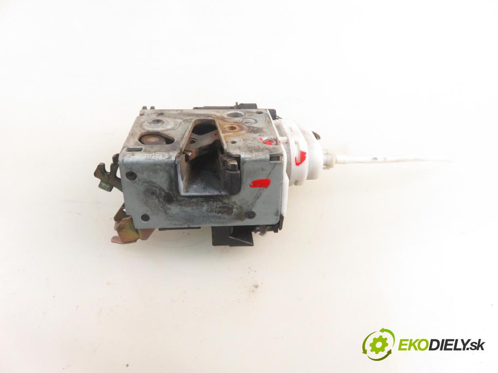 AUDI A4 (8D2, B5) SEDAN 1996 74,00 1.6 8V 100 - ADP 1595,00 zámok LPM