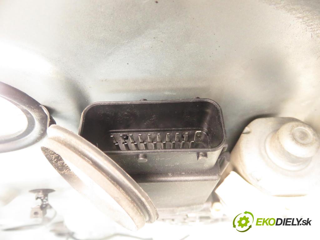 VW PASSAT B5.5 Variant (3B6) KOMBI 2003 96,00 1.9 TDI - AWX 1896,00 mechanismus oken 3B4837755D ; 3B4837751LJ