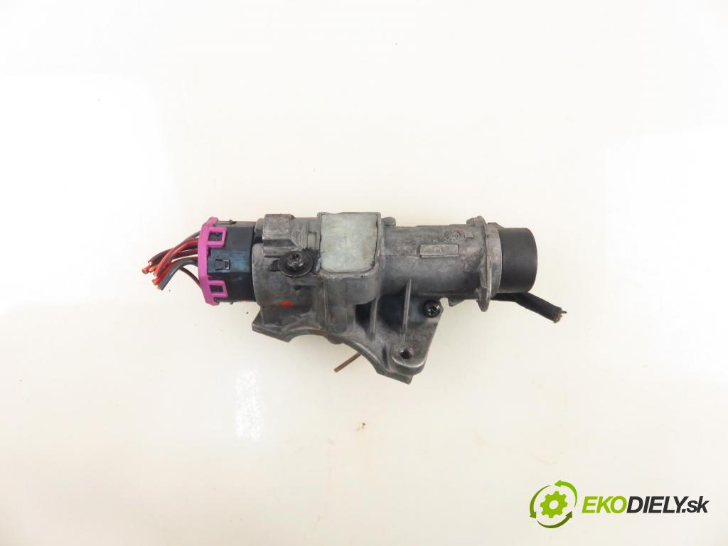 VW BORA (1J2) SEDAN 1999 74,00 1.6 - AKL 1595,00 spinačka 4B0905851C (Spínacia skrinka)