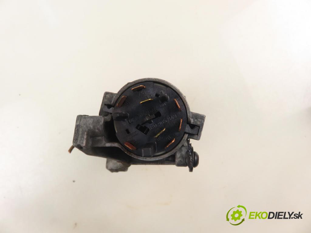 VW BORA (1J2) SEDAN 1999 74,00 1.6 - AKL 1595,00 spinačka 4B0905851C (Spínacia skrinka)