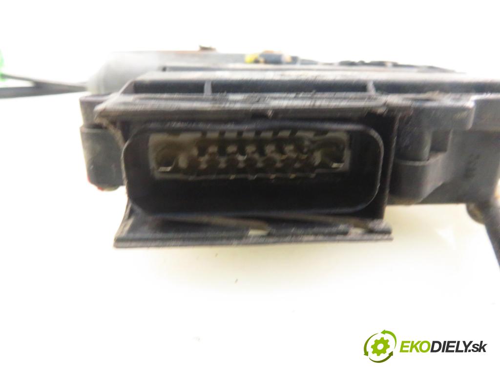 VW GOLF III Variant (1H5) KOMBI 1996 74,00 1.6 - AEK 1595,00 mechanismus oken 1H0959801