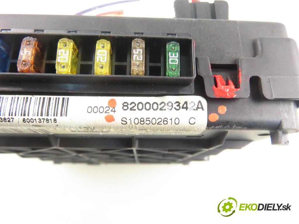 RENAULT SCENIC I (JA0/1_) MINIVAN 2000 79,00 1.6 16V 107 - K4M 700 1598,00 MODUL BSI 8200029342A ; S108502610C