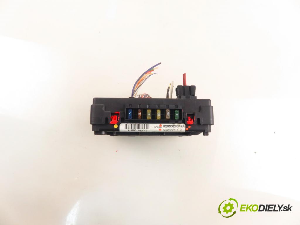 RENAULT SCENIC I (JA0/1_) MINIVAN 2000 79,00 1.6 16V 107 - K4M 700 1598,00 MODUL BSI 8200029342A ; S108502610C