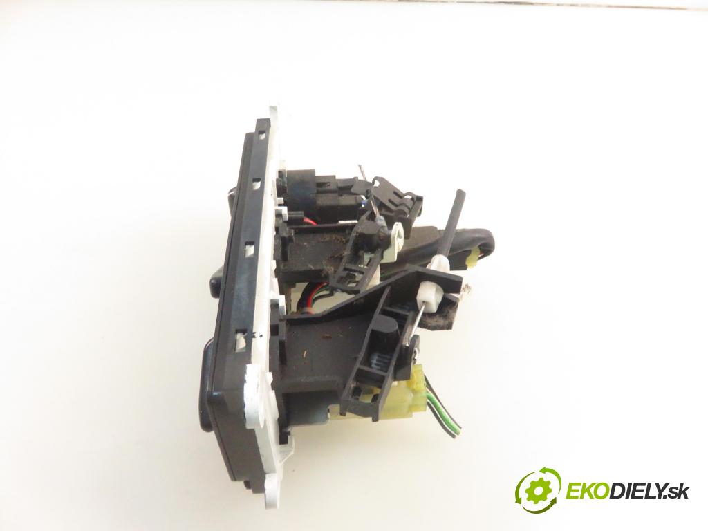 HYUNDAI GALLOPER II (JK-01) TERENOWY 2001 73,00 2.5 TD intercooler - D4BH 2476,00 Panel kúrenia