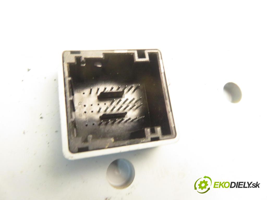 FIAT PUNTO (188_) HB 2003 44,00 1.2 60 - 188 A4.000 1242,00 MODUL BSI 46812230