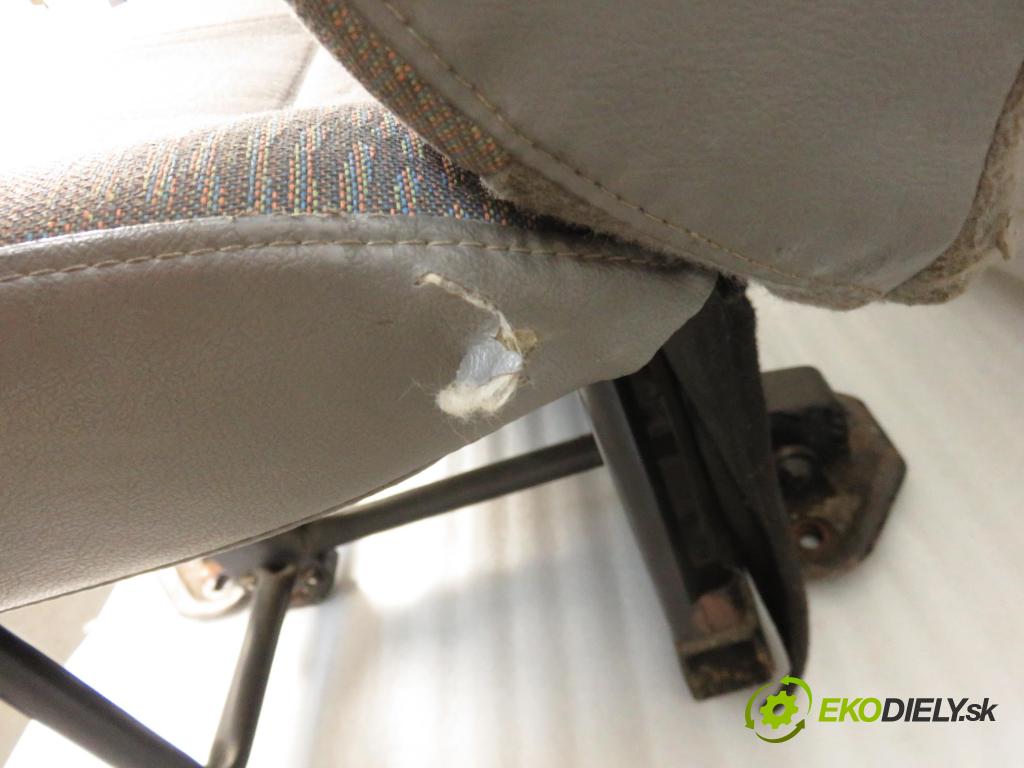 FORD TRANSIT TOURNEO Autobus (FC_ _) BUS 2005 63,00 2.0 DI 86 - F3FA 1998,00 Sedadlá, sedačky Sedadlo