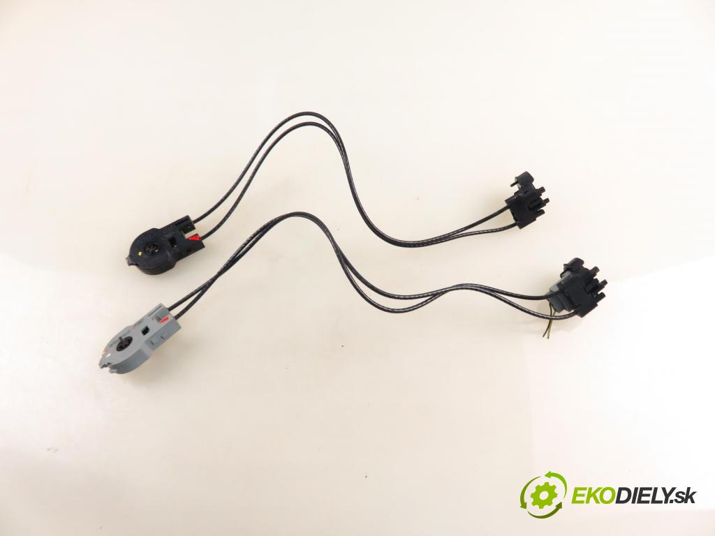 FORD FOCUS (DAW, DBW) HB 2002 74,00 1.6 16V 100 - FYDC 1596,00 Lanko panel kúrenia 98AB11503AH