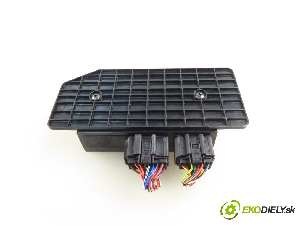 VW PASSAT B5.5 (3B3) SEDAN 2005 74,00 1.9 TDI PD 101 - AVB 1896,00 MODUL komfortu 1C0959799B