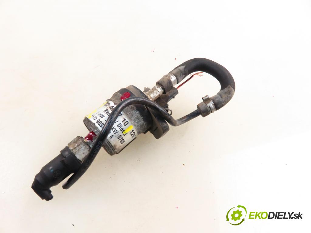 AUDI A4 (8K2, B8) SEDAN 2008 176,00 3.0 TDI quattro - CCWA 2967,00 pumpa paliva Webasto 8K0261163D ; 22451710