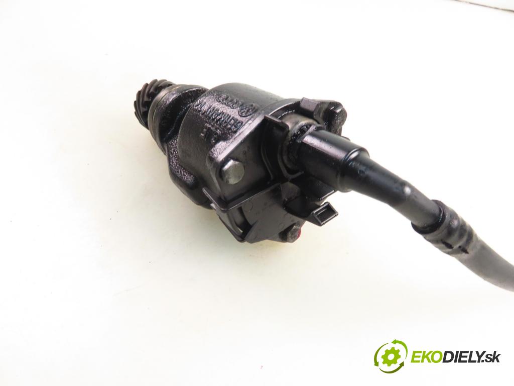 VW TRANSPORTER IV Skrzynia (70XA) FURGON 1998 50,00 1.9 TD 68 - ABL 1896,00 Pumpa vákuová 028207A