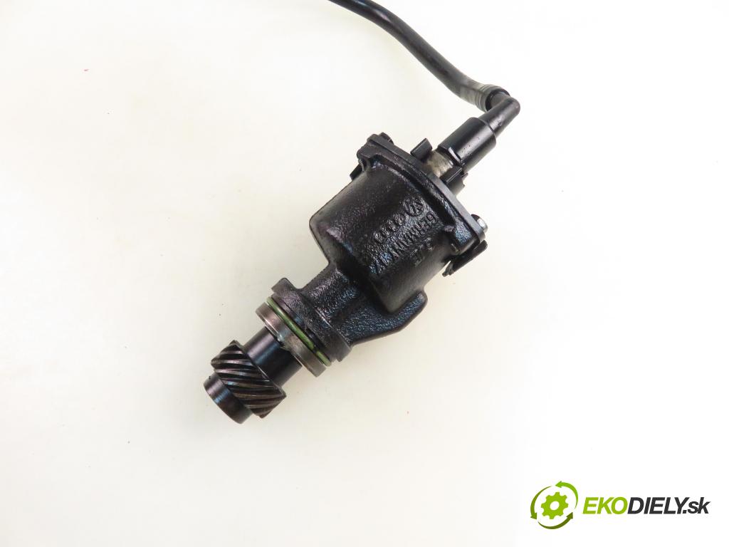 VW TRANSPORTER IV Skrzynia (70XA) FURGON 1998 50,00 1.9 TD 68 - ABL 1896,00 Pumpa vákuová 028207A