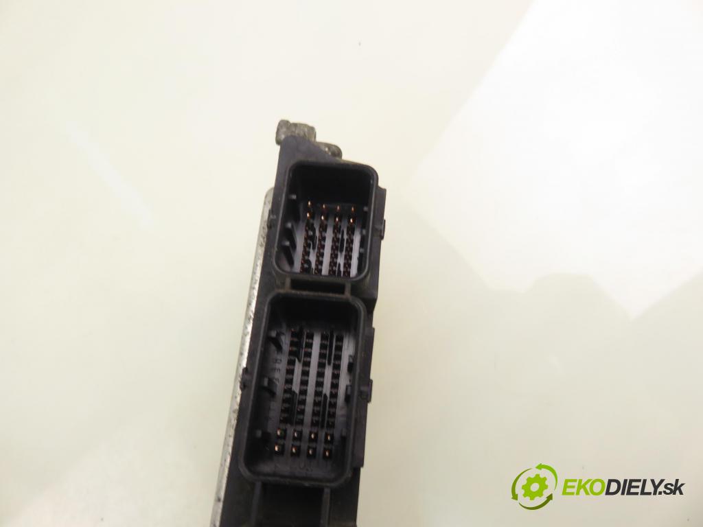 RENAULT MEGANE II Kombi (KM0/1_) KOMBI 2006 96,00 1.9 dCi - 131  F9Q 804  1870,00 Riadiaca jednotka Motor 8200527725 ; 8200527756 ; 0281012589