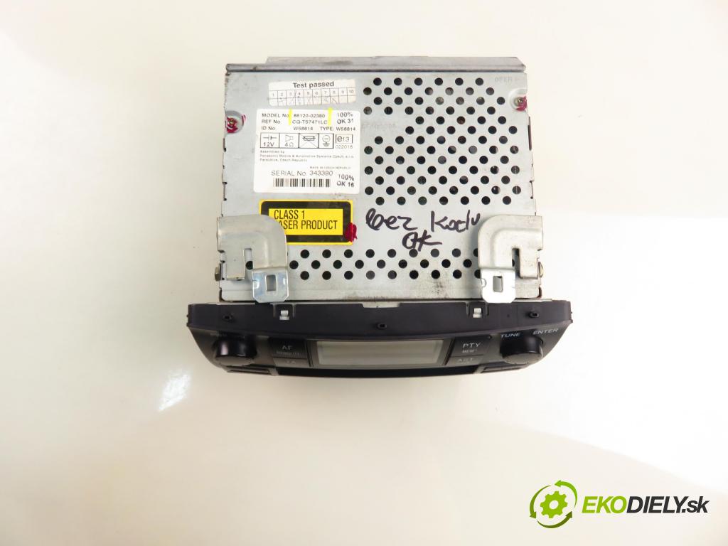 TOYOTA COROLLA (_E12_) HB 2004 66,00 2.0 D-4D 1995,00 RADIO CD 8612002380