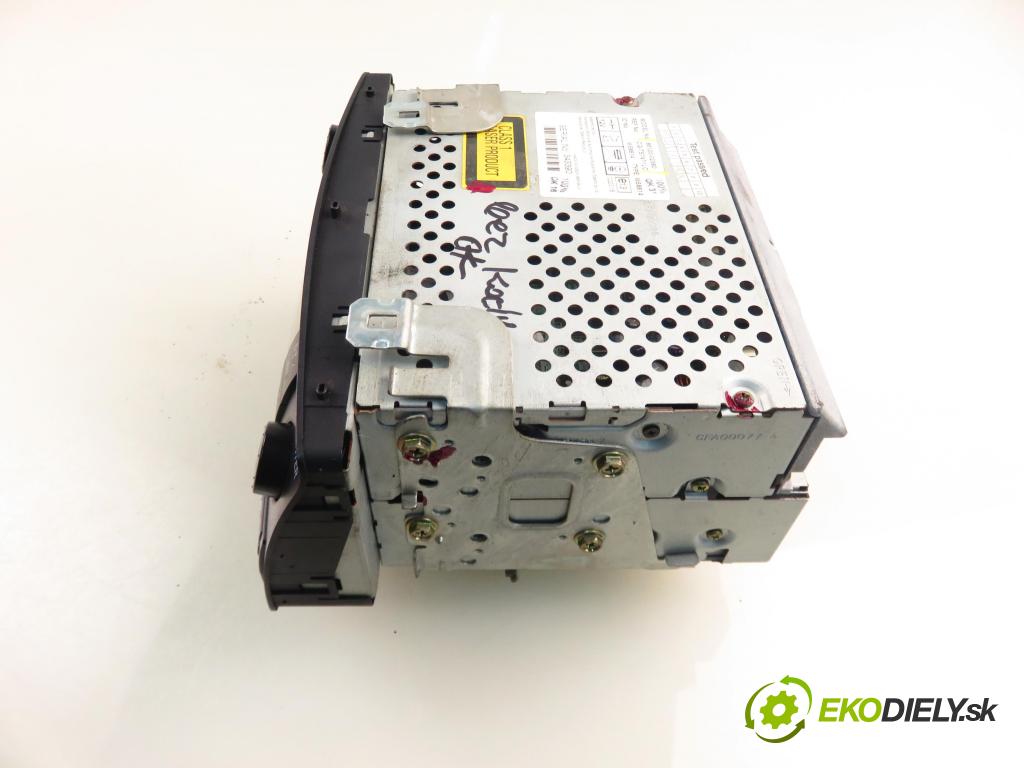 TOYOTA COROLLA (_E12_) HB 2004 66,00 2.0 D-4D 1995,00 RADIO CD 8612002380