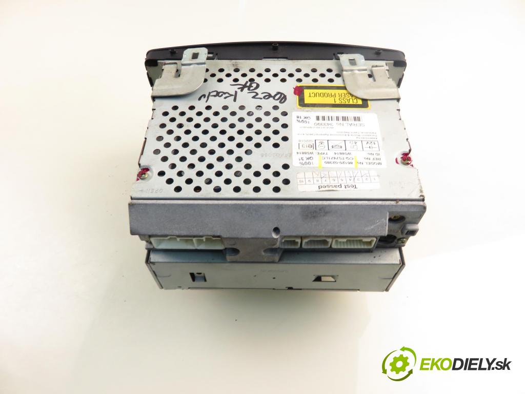 TOYOTA COROLLA (_E12_) HB 2004 66,00 2.0 D-4D 1995,00 RADIO CD 8612002380
