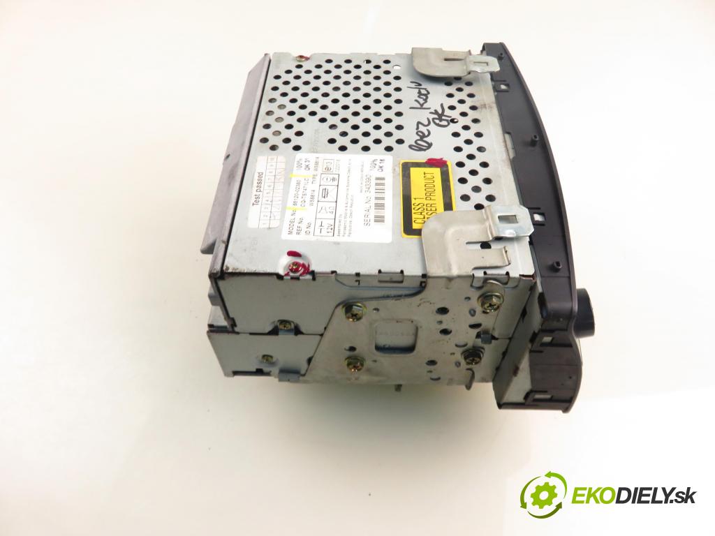 TOYOTA COROLLA (_E12_) HB 2004 66,00 2.0 D-4D 1995,00 RADIO CD 8612002380