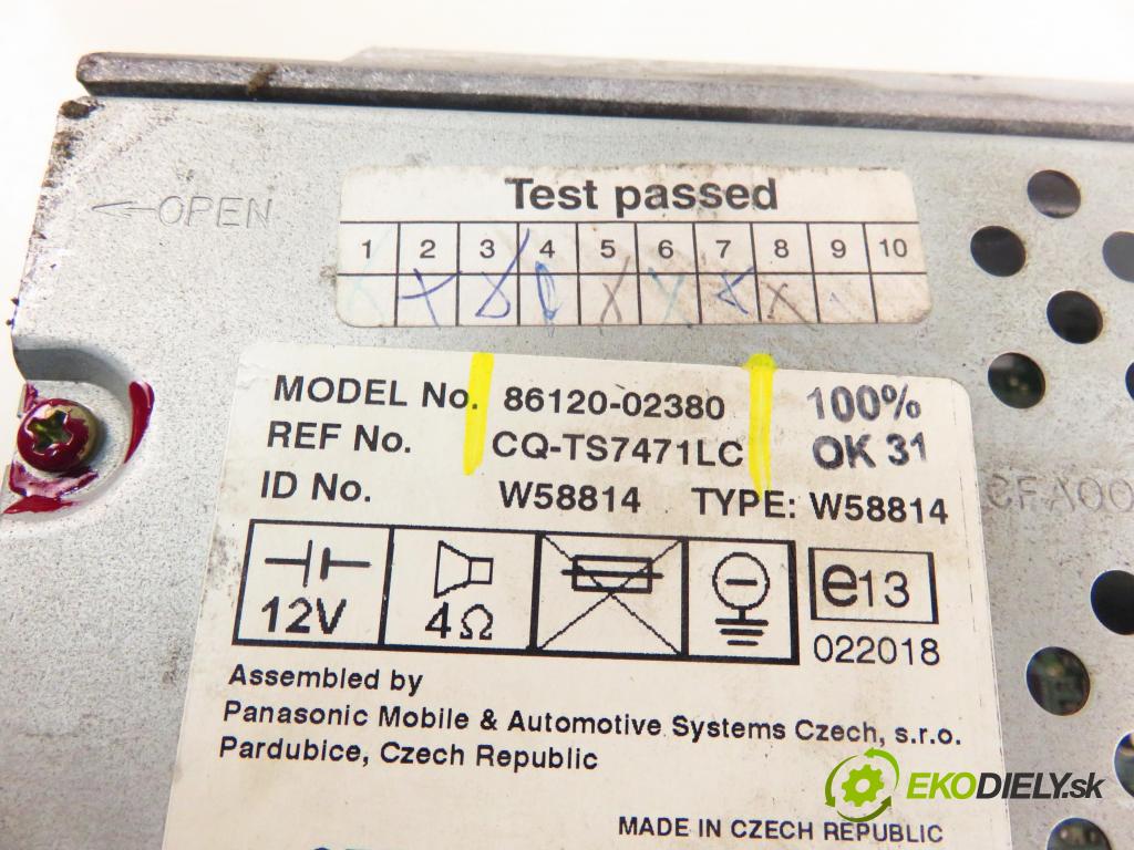 TOYOTA COROLLA (_E12_) HB 2004 66,00 2.0 D-4D 1995,00 RADIO CD 8612002380