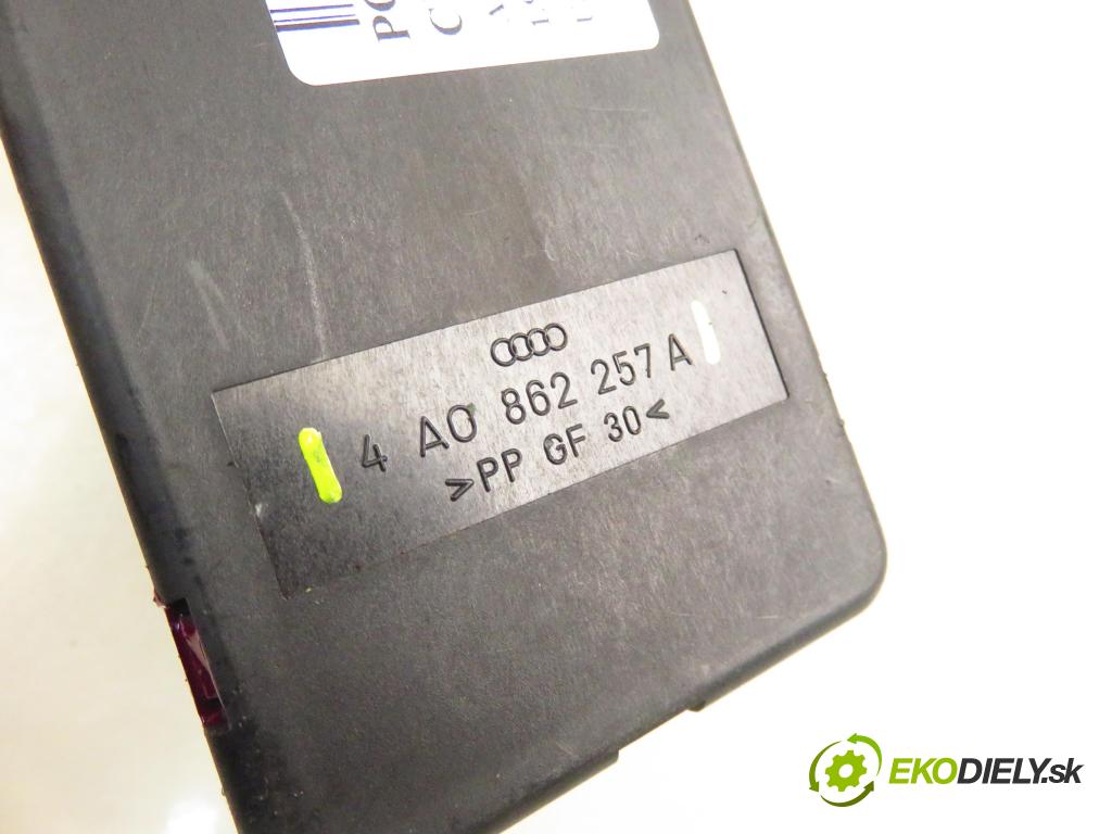 AUDI A4 (8D2, B5) SEDAN 1996 66,00 1.9 TDI - 1Z 1896,00 motorek zámku centrálního 4A0862257A
