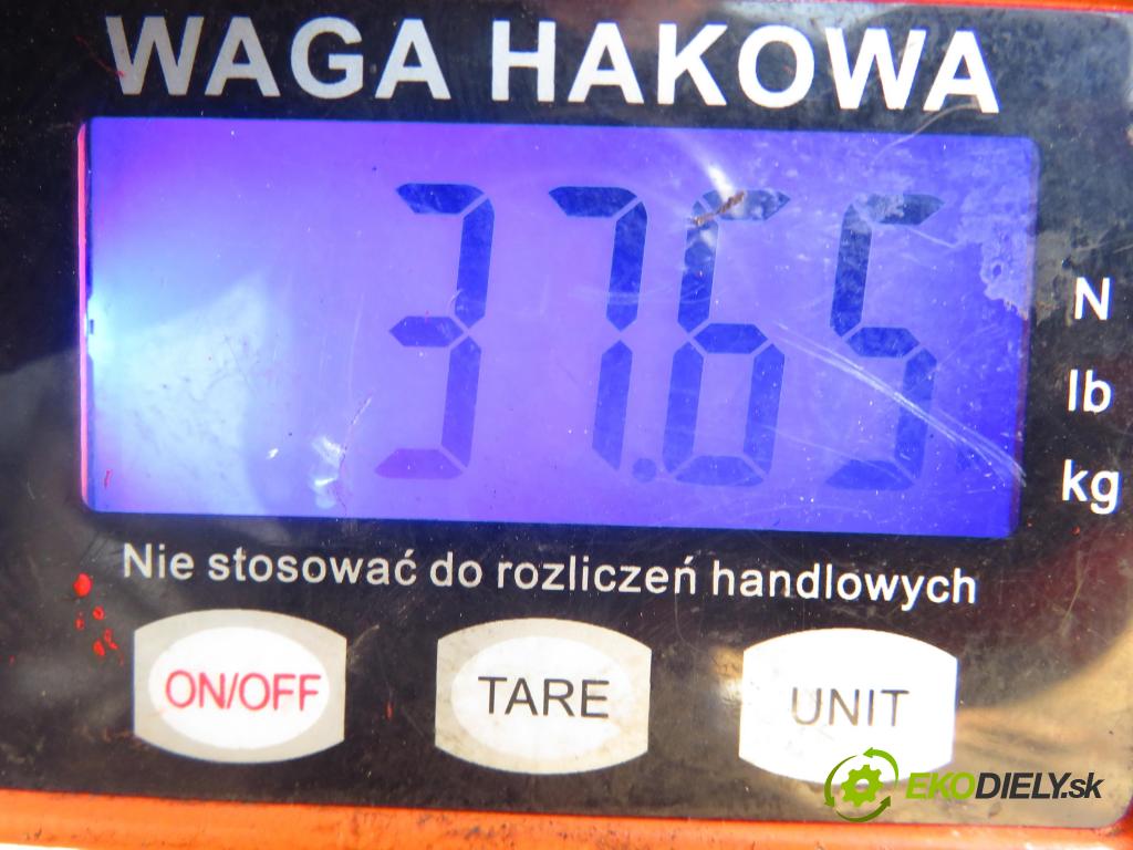 VW PASSAT B5.5 (3B3) SEDAN 2005 74,00 1.9 TDI PD 101 - AVB 1896,00 výztuha zadní část ABS 