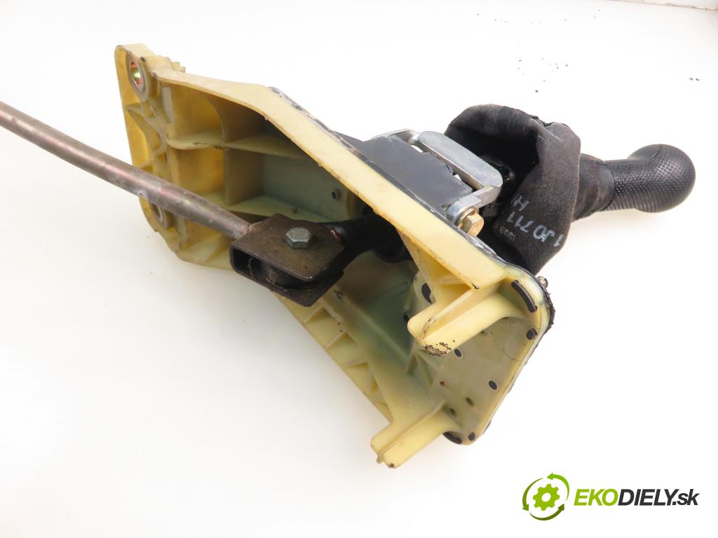 VW GOLF IV (1J1) HB 1998 55,00 1.4 16V 75 - AKQ 1390,00 ZVEDÁK: 