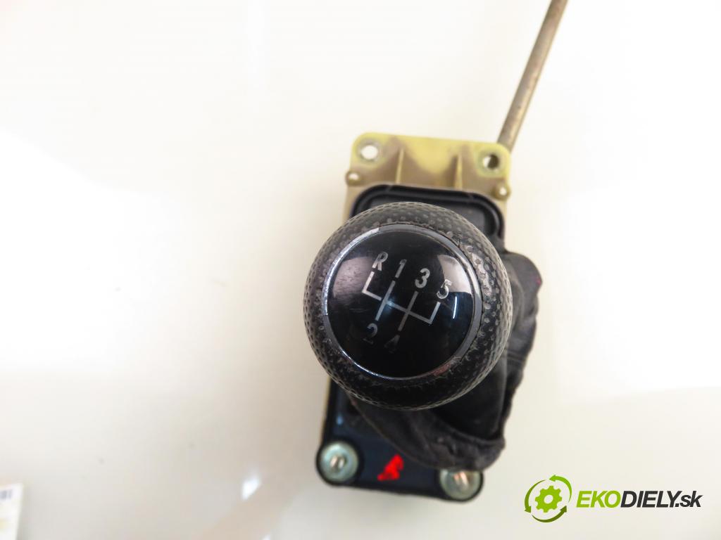 VW GOLF IV (1J1) HB 1998 55,00 1.4 16V 75 - AKQ 1390,00 ZVEDÁK: