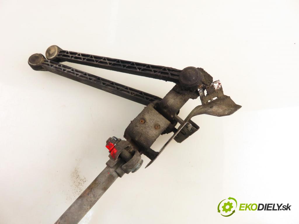 VW GOLF IV (1J1) HB 1998 55,00 1.4 16V 75 - AKQ 1390,00 ZVEDÁK: