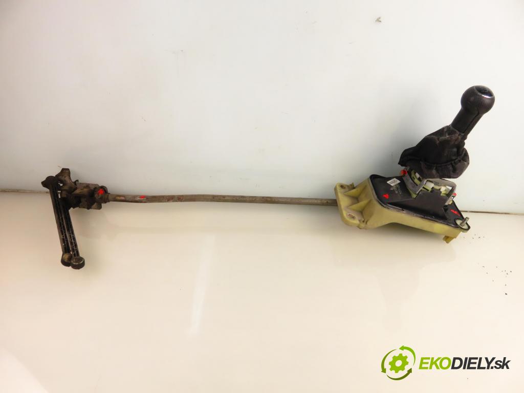 VW GOLF IV (1J1) HB 1998 55,00 1.4 16V 75 - AKQ 1390,00 ZVEDÁK: