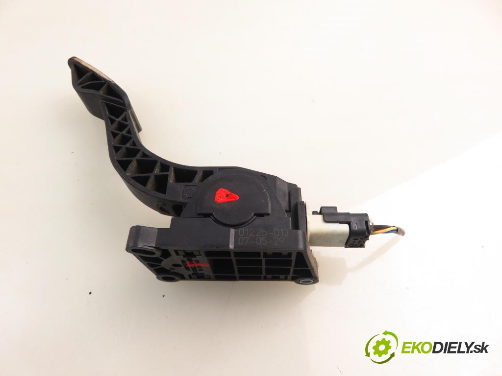 CITROEN C1 (PM_, PN_) HB 2007 40,00 1.4 HDi - 8HT (DV4TD) 1398,00 potenciometr plynového pedálu 0280755019 ; 78010YV010 (Pedály)