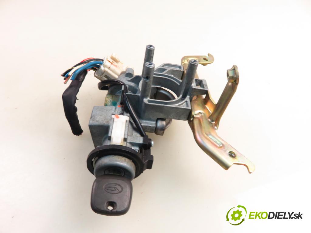 DAIHATSU SIRION (M3_) HB 2006 51,00 1 - 1KR-FE 998,00 spinačka 381150 (Spínacia skrinka)