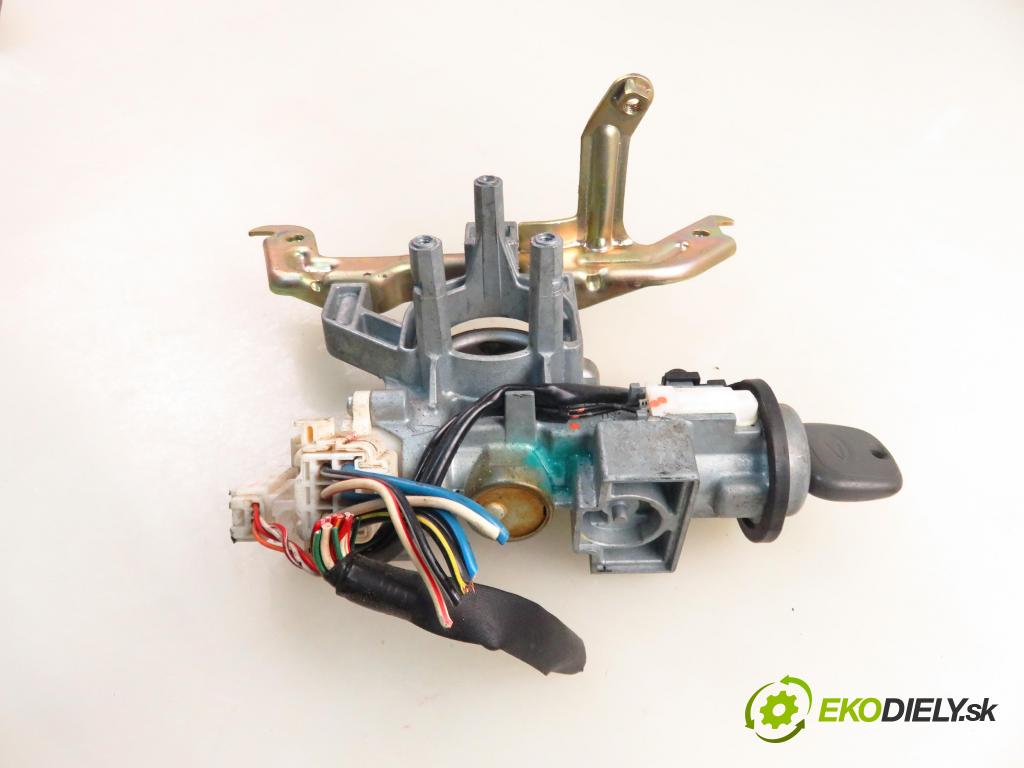 DAIHATSU SIRION (M3_) HB 2006 51,00 1 - 1KR-FE 998,00 spinačka 381150 (Spínacia skrinka)