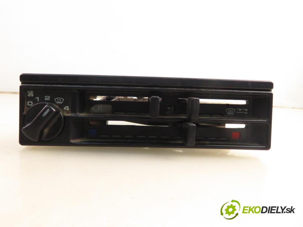 VW TRANSPORTER IV Skrzynia (70XA) FURGON 1992 44,00 1.9 D 60 - 1X 1896,00 Panel kúrenia 992396201 ; 321819045C