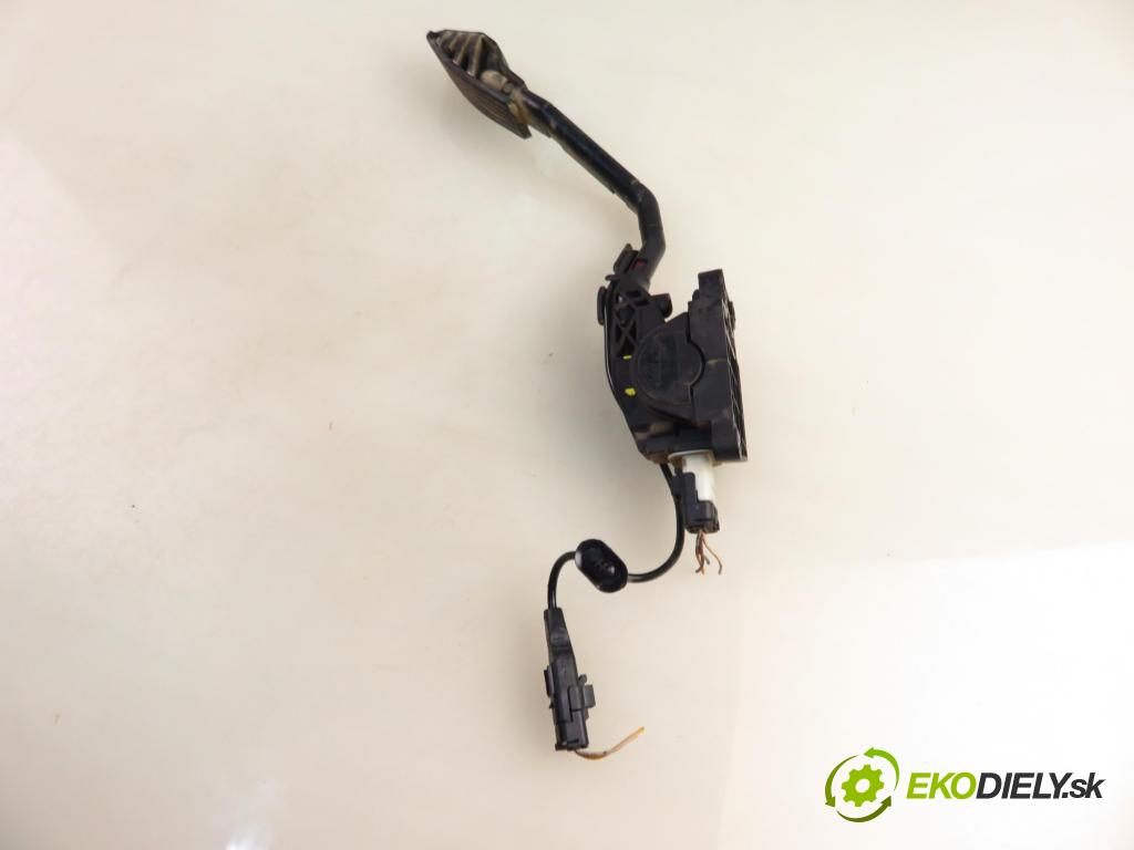 PEUGEOT 407 (6D_) SEDAN 2005 80,00 1.6 HDi 110 - 9HZ (DV6TED4) 1560,00 potenciometr plynového pedálu 9650341780 ; 0280755012 ; F00C3P2335 (Pedály)