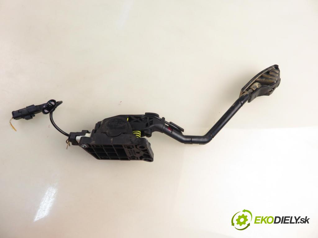 PEUGEOT 407 (6D_) SEDAN 2005 80,00 1.6 HDi 110 - 9HZ (DV6TED4) 1560,00 potenciometr plynového pedálu 9650341780 ; 0280755012 ; F00C3P2335 (Pedály)