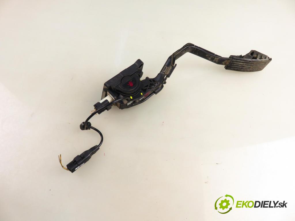 PEUGEOT 407 (6D_) SEDAN 2005 80,00 1.6 HDi 110 - 9HZ (DV6TED4) 1560,00 potenciometr plynového pedálu 9650341780 ; 0280755012 ; F00C3P2335 (Pedály)