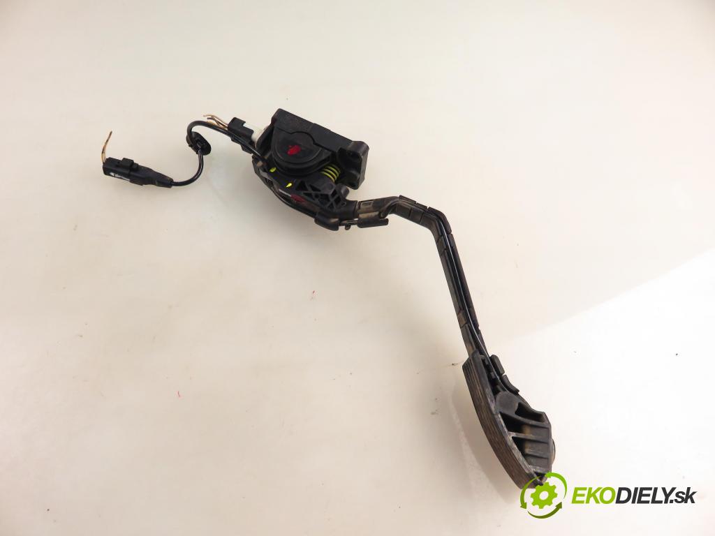 PEUGEOT 407 (6D_) SEDAN 2005 80,00 1.6 HDi 110 - 9HZ (DV6TED4) 1560,00 potenciometr plynového pedálu 9650341780 ; 0280755012 ; F00C3P2335 (Pedály)